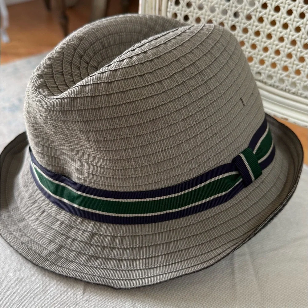 Grevi Black and White Textured Hat